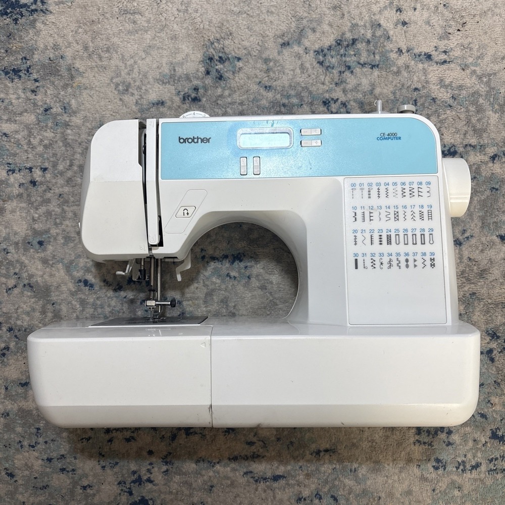Brother CE4000 Computer Sewing Machine LCD Screen 40 Stitch Opt Parts Only Read